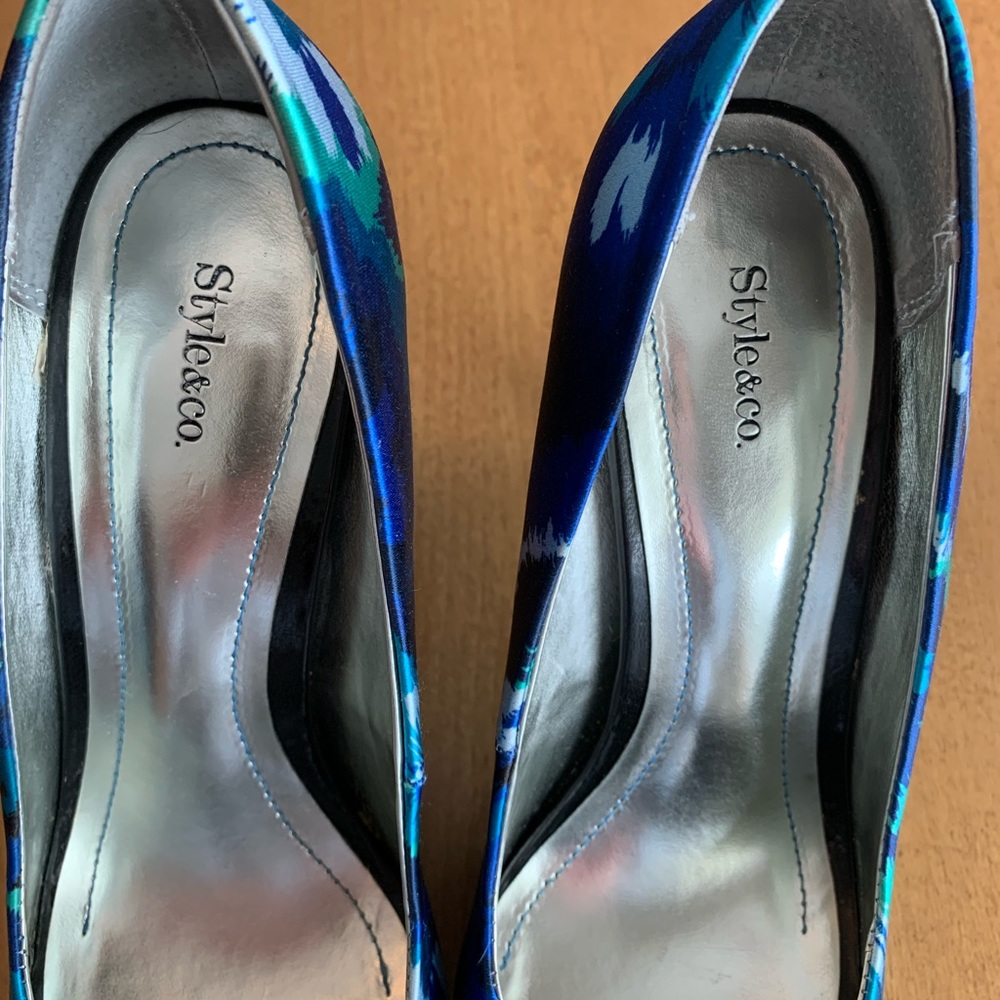 LOVELY 💙💚 Style & Co. Blue/Green/White Abstract Satin High Heels/Pumps 6-6.5! - Picture 16 of 16